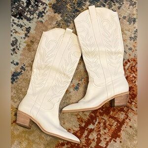 Dolce Vita off white western/cowboy boot, Women’s 9.5